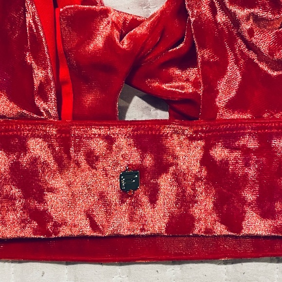Fabletics Oasis Crushed Velour Twist Sports Bra strawberry red S - Picture 10 of 10